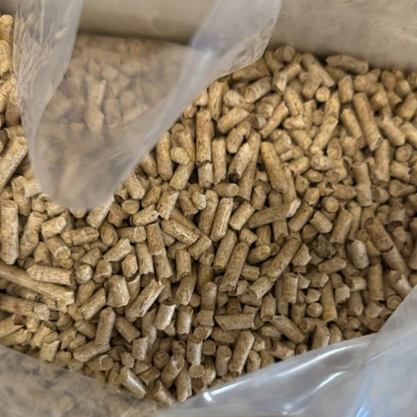 67668705_ultra-clean-wood-non-clumping-cat-litter